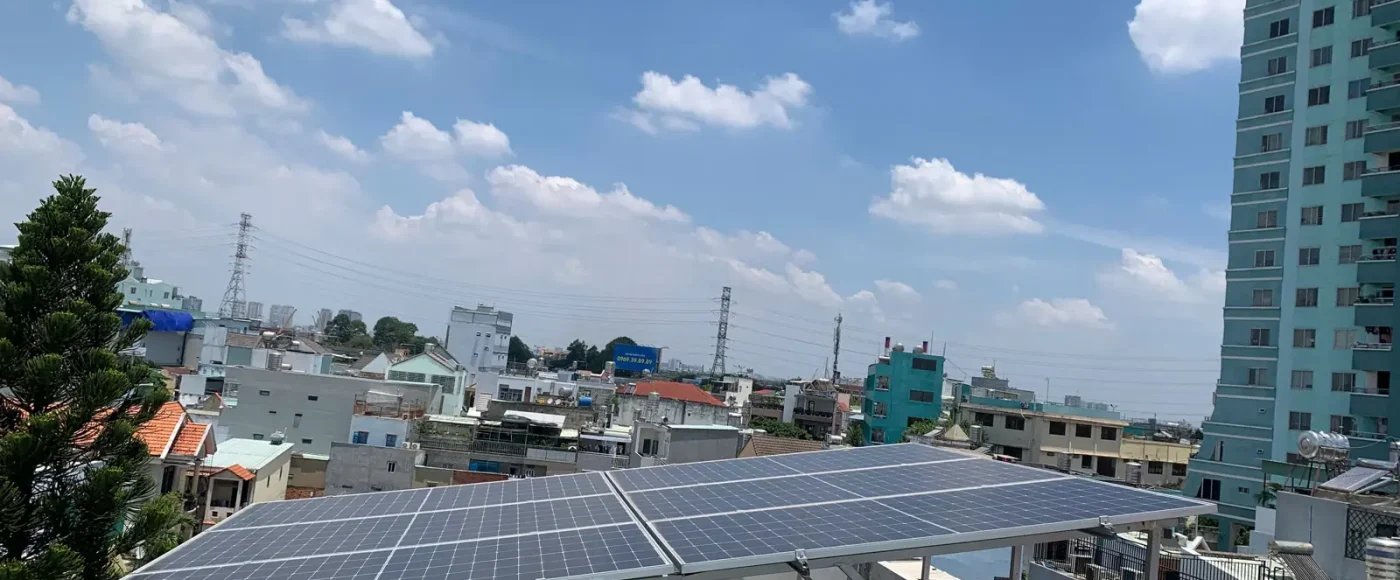 Chi Phí Lắp Điện Mặt Trời Áp Mái Hộ Gia Đình 2026: Cách Tính Công Suất Và Hoàn Vốn