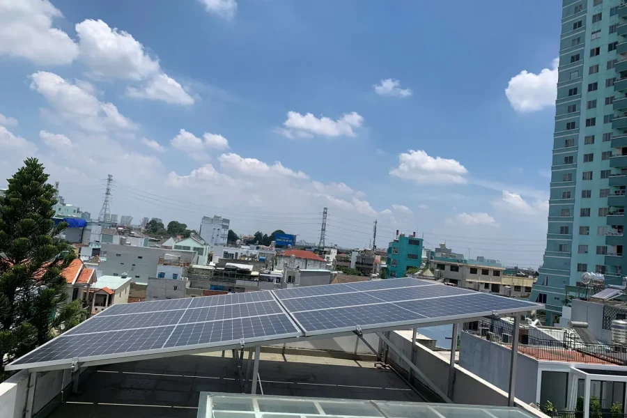 Chi Phí Lắp Điện Mặt Trời Áp Mái Hộ Gia Đình 2026: Cách Tính Công Suất Và Hoàn Vốn